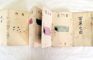 平戸藩主松浦家に伝わる“百菓之図”。今から約200年前に平戸藩主松浦凞公が町民の為に作ったお菓子図鑑である。
