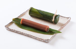ほのかな青竹の香り、 滑らかな食感とみずみずしい口溶け感ーー。小豆の旨味が際立つ程よい甘さをお楽しみください。